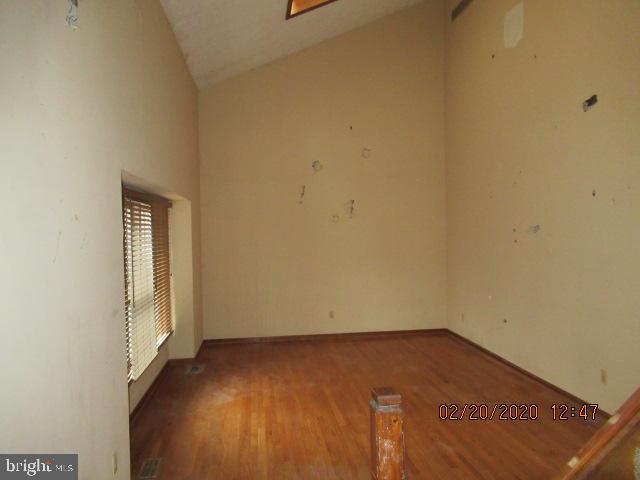 243 Magothy Beach Road Pasadena, MD 21122 - Photo 5 of 22 LIVING ROOM