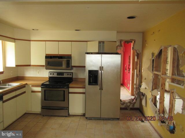 243 Magothy Beach Road Pasadena, MD 21122 - Photo 6 of 22 KITCHEN