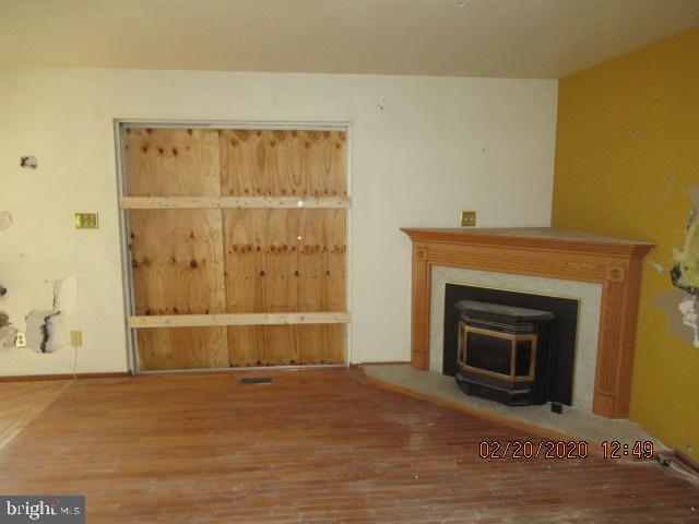 243 Magothy Beach Road Pasadena, MD 21122 - Photo 9 of 22 FAMILY ROOM