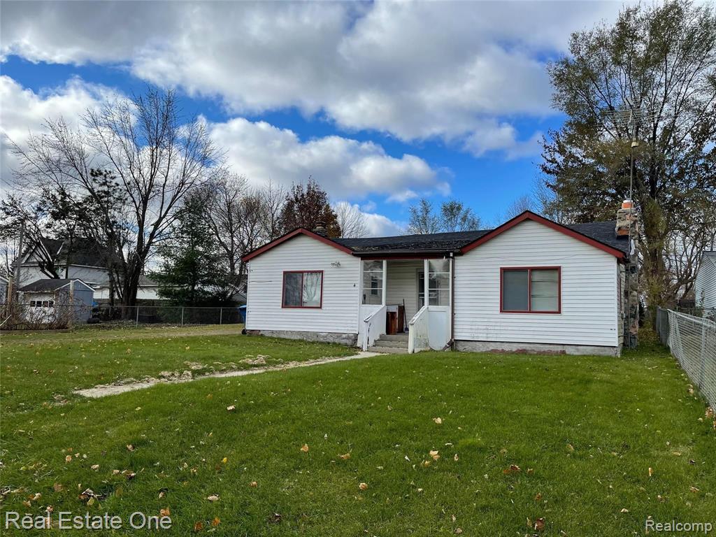 4 Division Street Oxford, MI 48371 - Photo 2 of 33