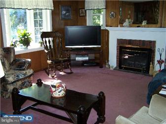 2167 Longview Road Warrington, PA 18976 - Photo 4 of 12 Living Room