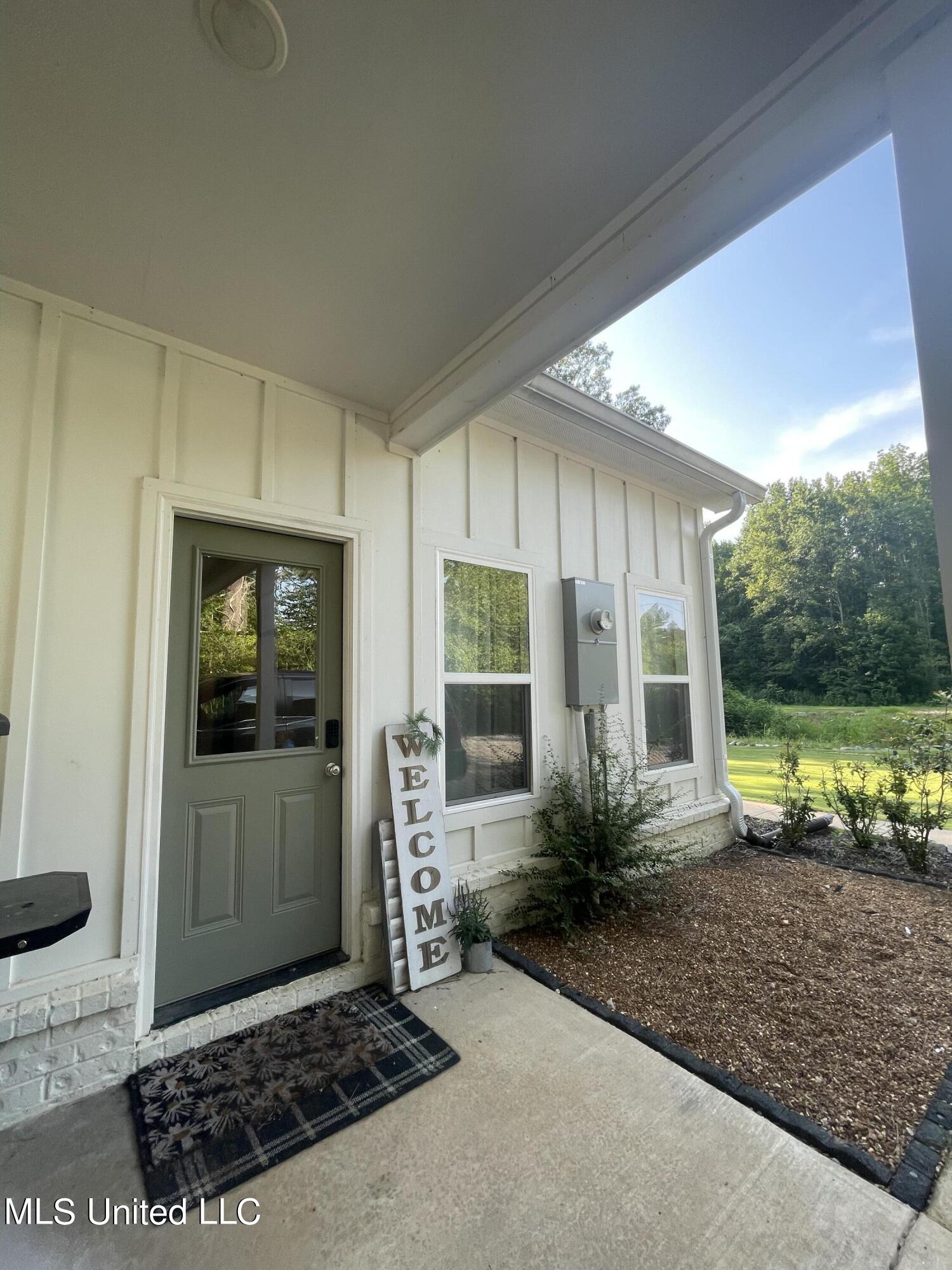 13371 Strickland Road Byhalia, MS 38611 - Photo 6 of 55 0FEBF6F0-9DB1-4EED-98C9-D3D22BED7A78
