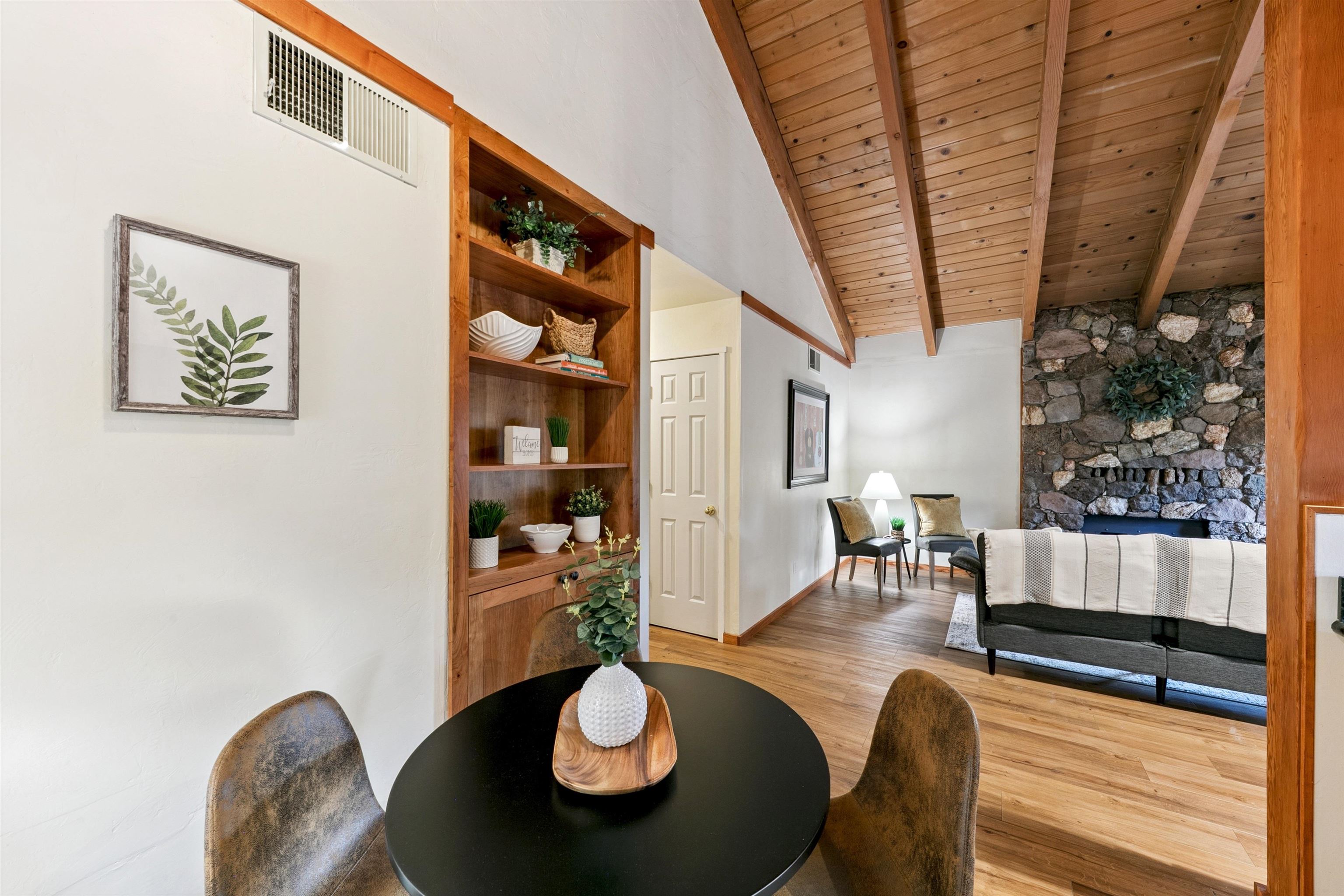 11979 Pine Forest Road Truckee, CA 96161 - Photo 9 of 22 Gallery Image 9