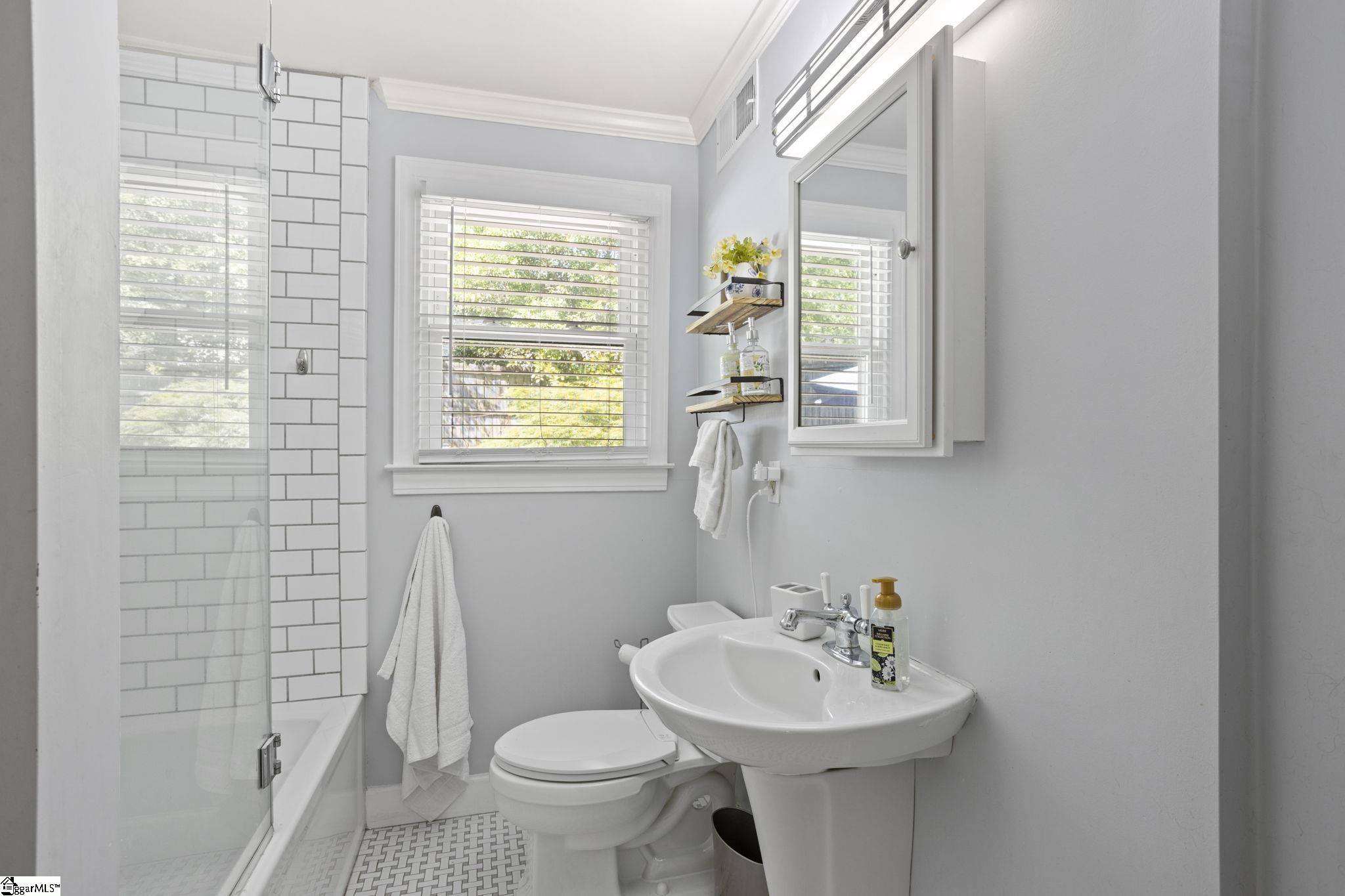 210 Keith Drive Greenville, SC 29607 - Photo 12 of 25