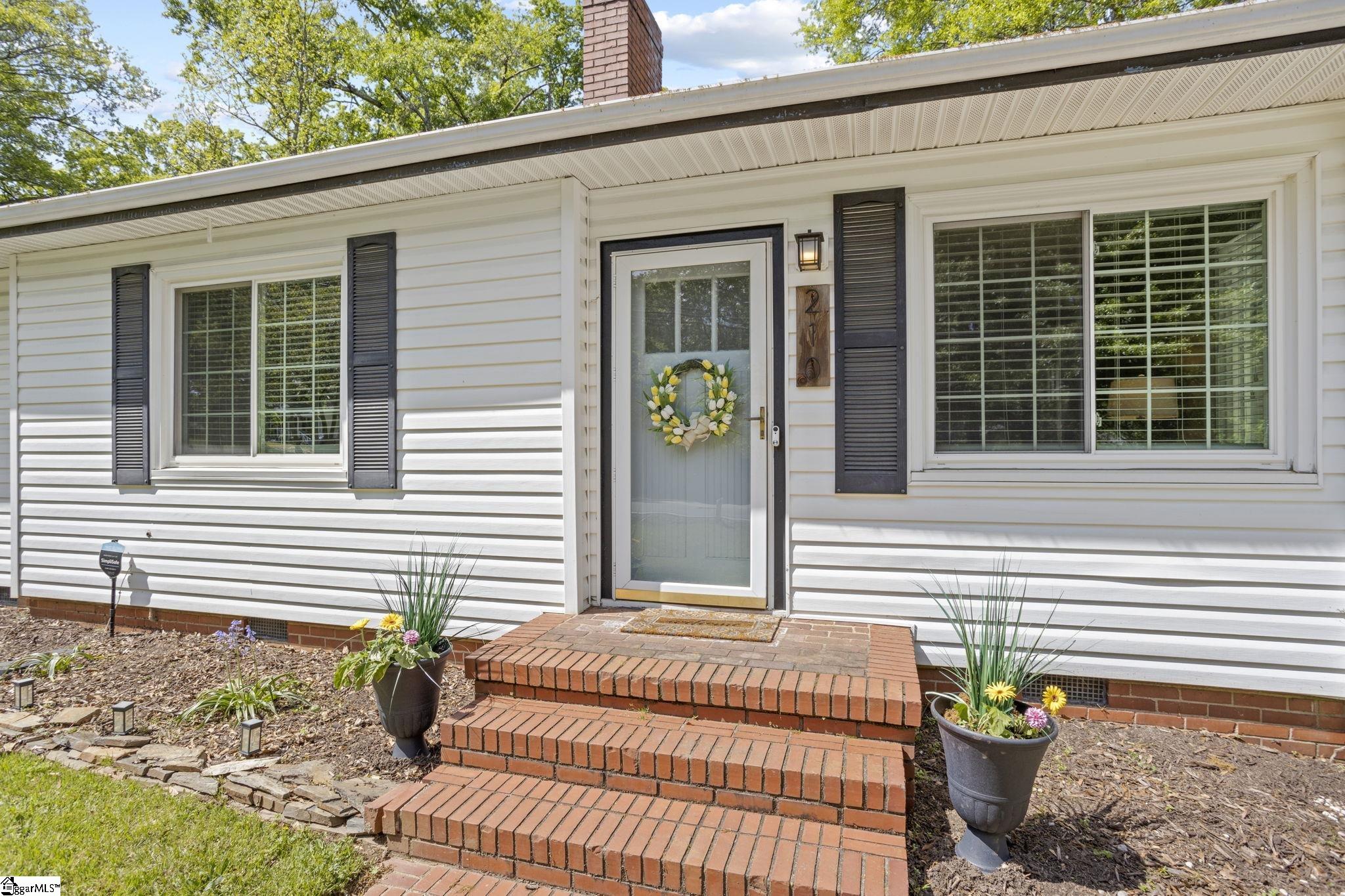 210 Keith Drive Greenville, SC 29607 - Photo 2 of 25