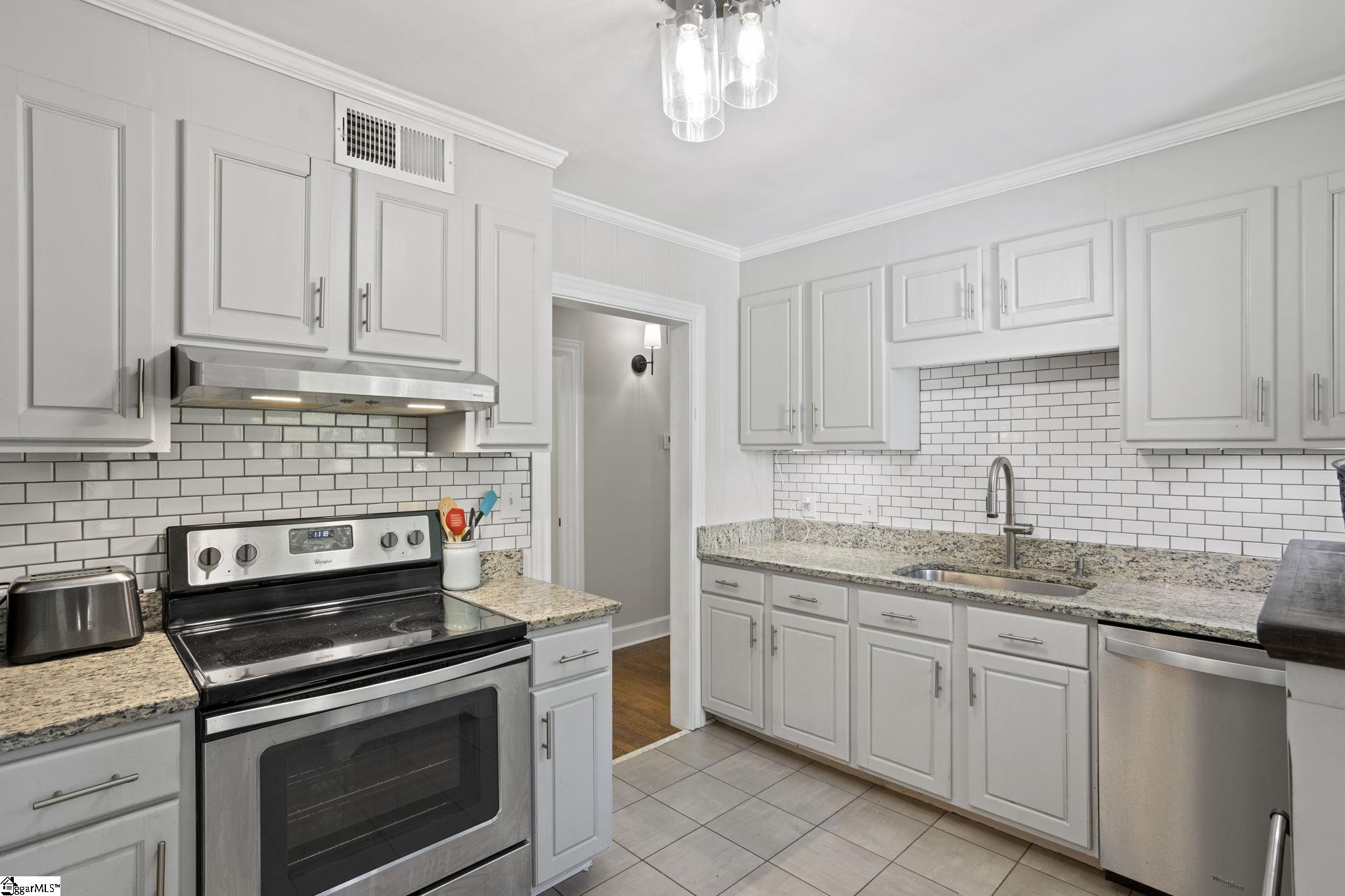 210 Keith Drive Greenville, SC 29607 - Photo 8 of 25