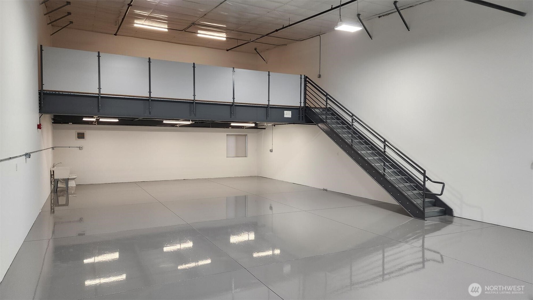 1975 Alpine Way Bellingham, WA 98226 - Photo 10 of 22 a view of a garage