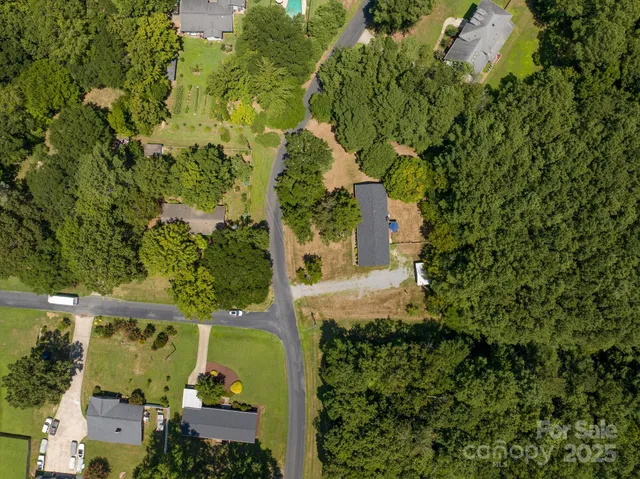 an aerial view of a house having yard