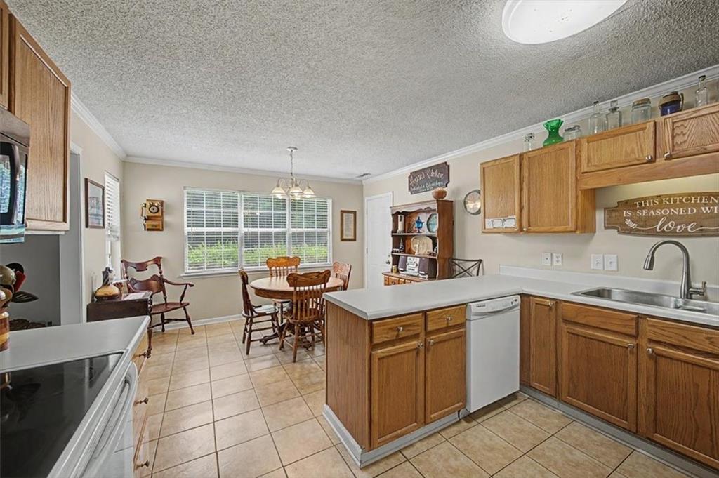 369 South Sequoyah Circle Northeast Calhoun, GA 30701 - Photo 11 of 40