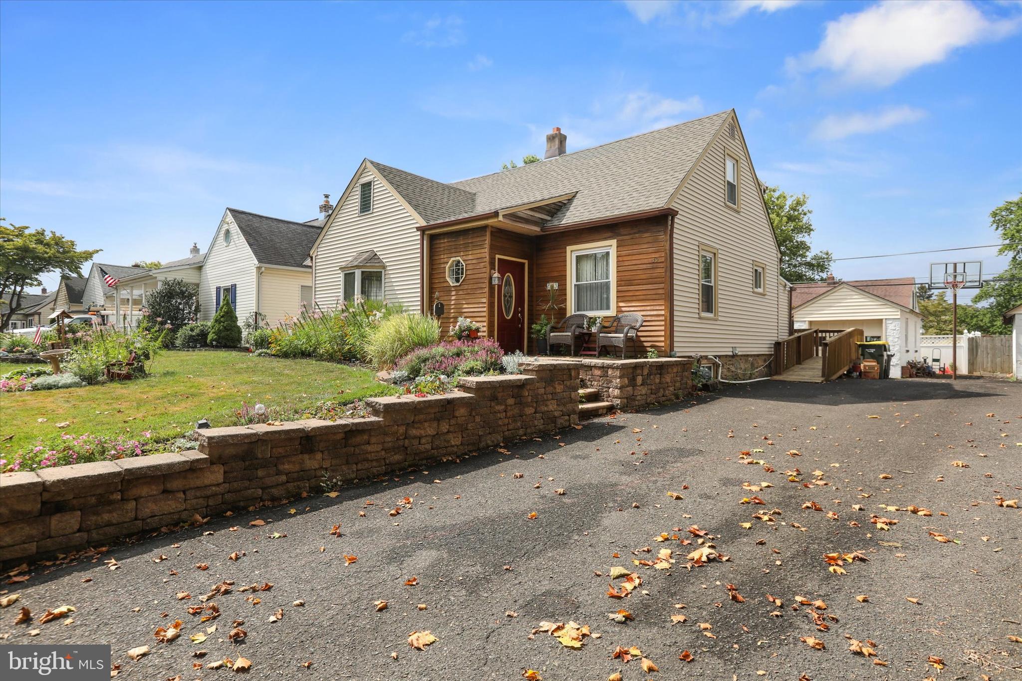 35 Belmar Road Hatboro, PA 19040 - Photo 2 of 24