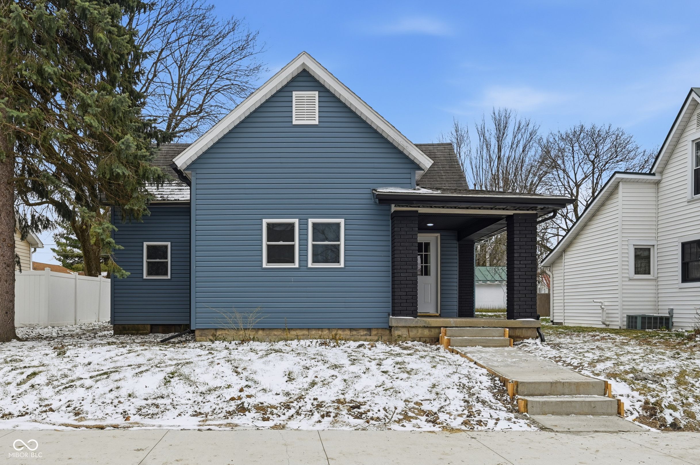404 Thompson Street Winchester, IN 47394 - Photo 2 of 24