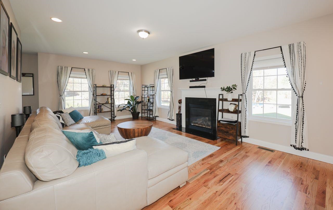 24 Flat Rock Road Windham, NH 03087 - Photo 2 of 28