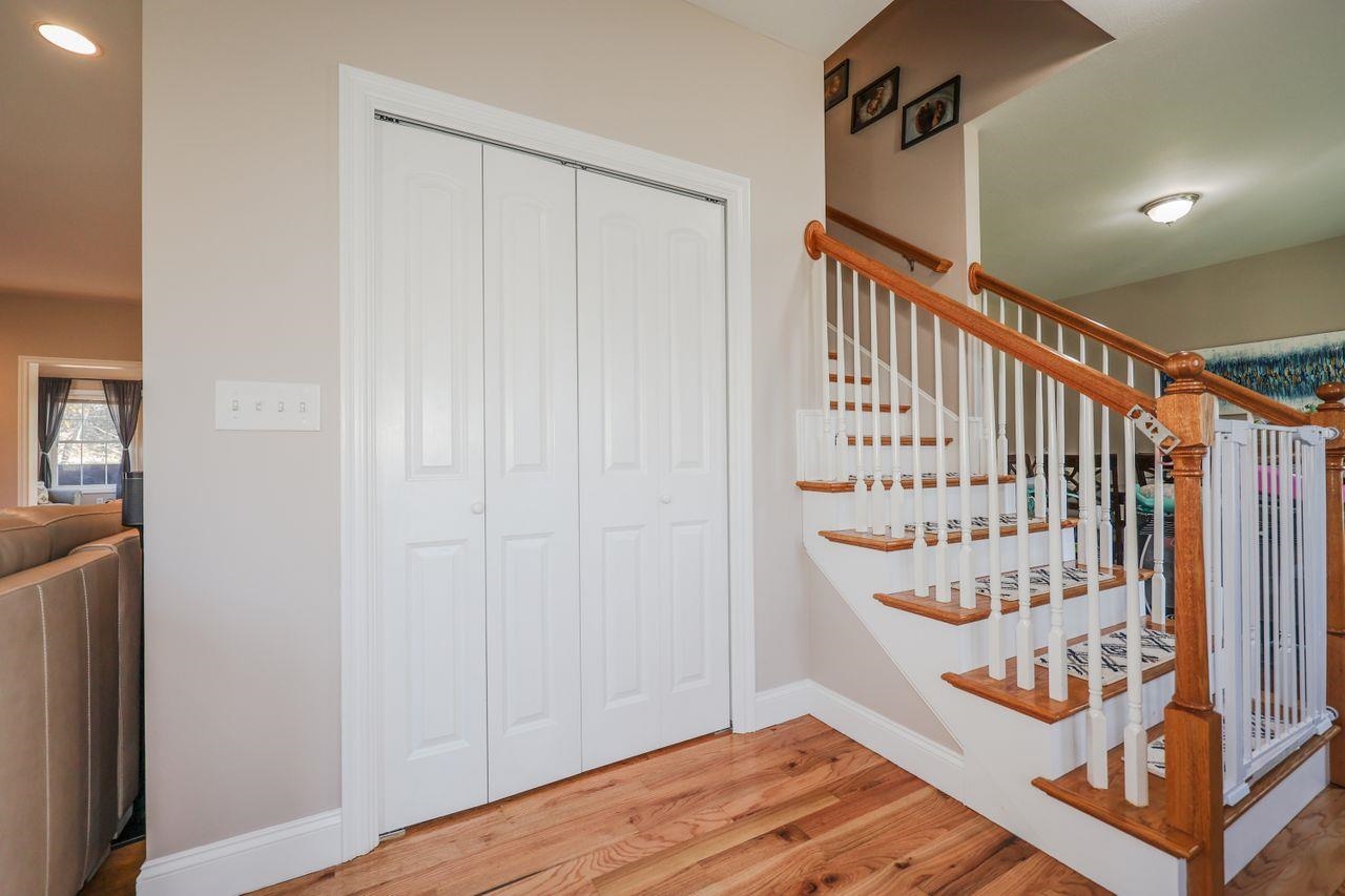 24 Flat Rock Road Windham, NH 03087 - Photo 3 of 28