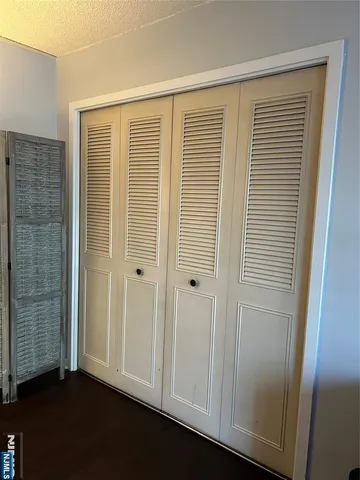 a view of empty room with window