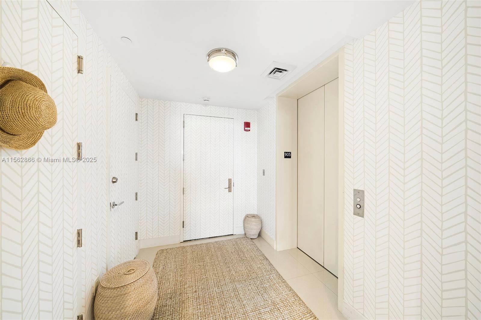 360 Ocean Drive, Unit 905S Key Biscayne, FL 33149 - Photo 23 of 43 Foyer