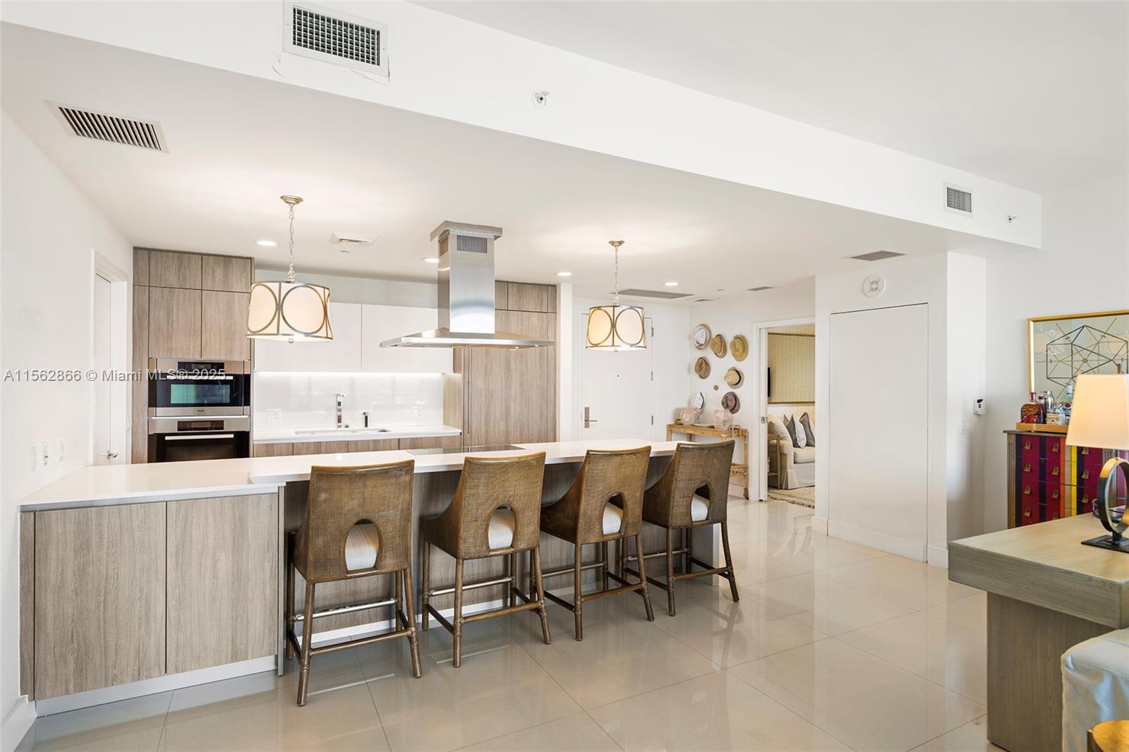 360 Ocean Drive, Unit 905S Key Biscayne, FL 33149 - Photo 8 of 43 Breakfast Bar