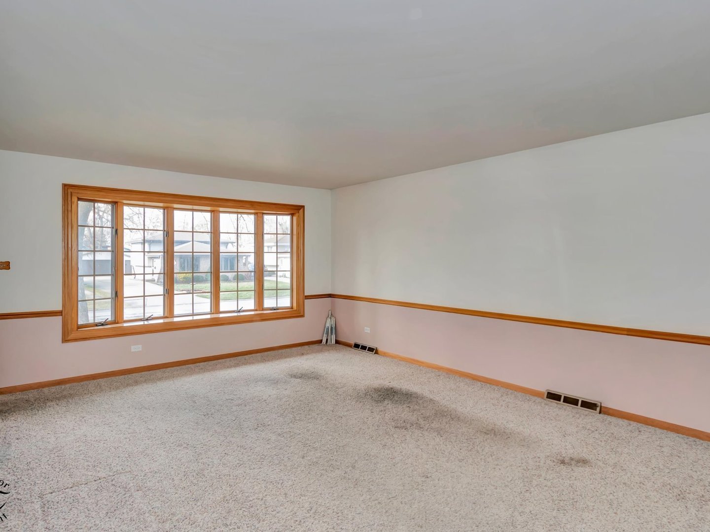 15043 Tripp Avenue Midlothian, IL 60445 - Photo 5 of 16 a view of an empty room with a window