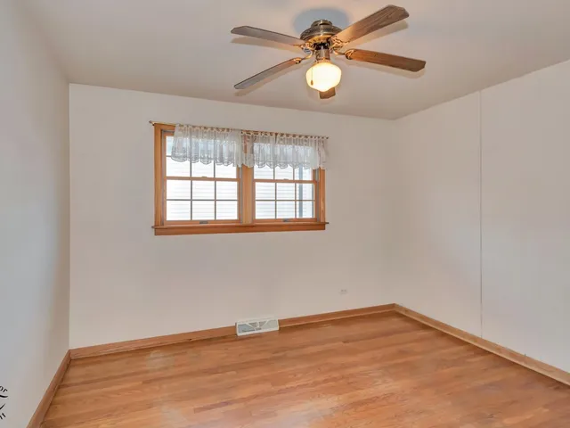 $240,000 | 15043 Tripp Avenue, Midlothian, IL 60445