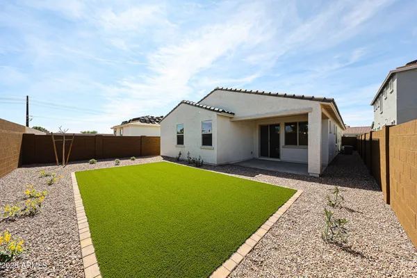 $2,400 | 5019 North 87th Drive, Glendale, AZ 85305