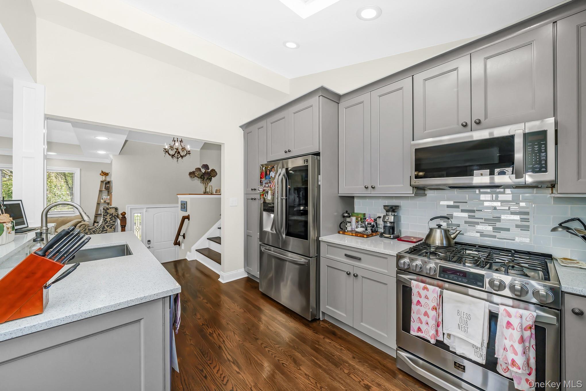 9 Wayne Place Commack, NY 11725 - Photo 14 of 36