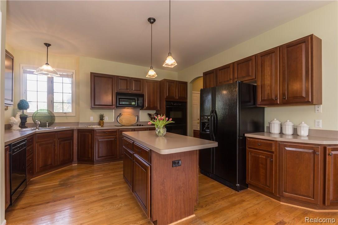 1261 Putnam-19.jpg