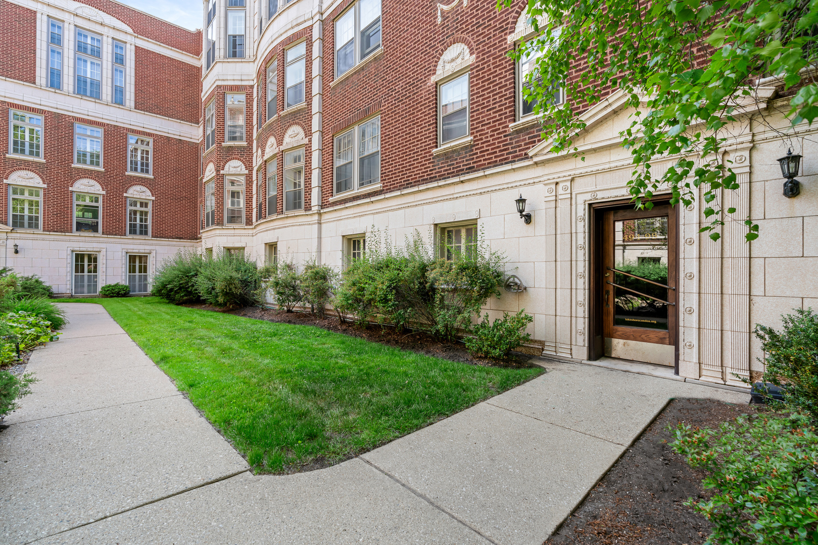 496 Sheridan Road, Unit 1 Evanston, IL 60202 - Photo 4 of 29