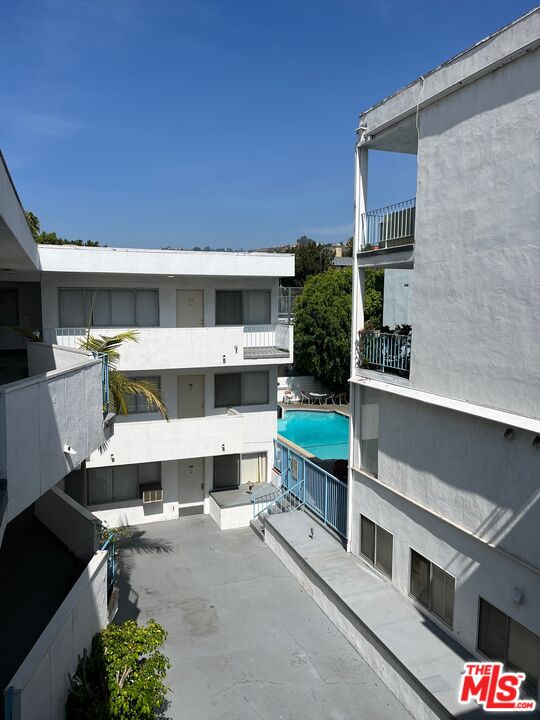 1617 North Fuller Avenue Los Angeles, CA 90046 - Photo 5 of 17