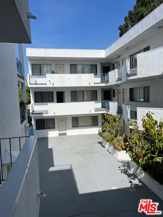 1617 North Fuller Avenue Los Angeles, CA 90046 - Photo 6 of 17