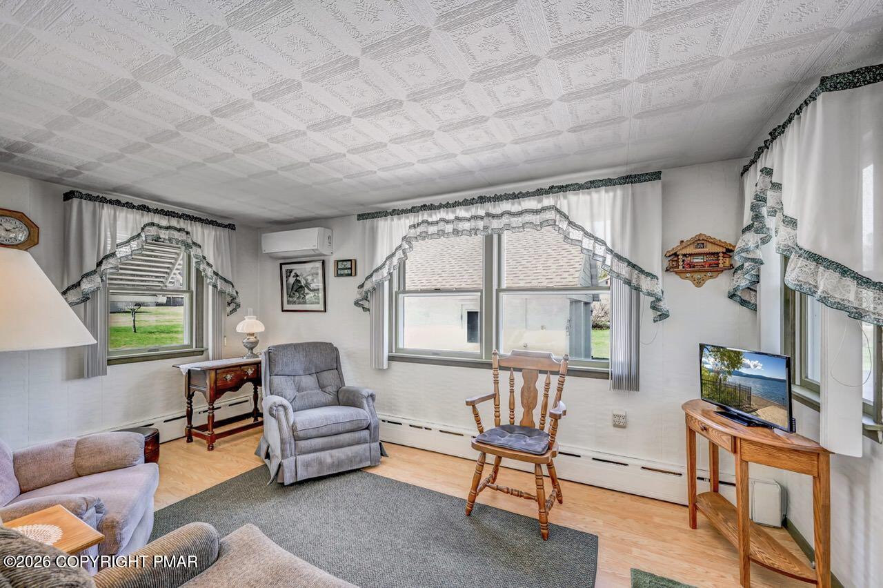 485 Burger Hollow Road Kunkletown, PA 18058 - Photo 20 of 70 Bright & Airy Family Room