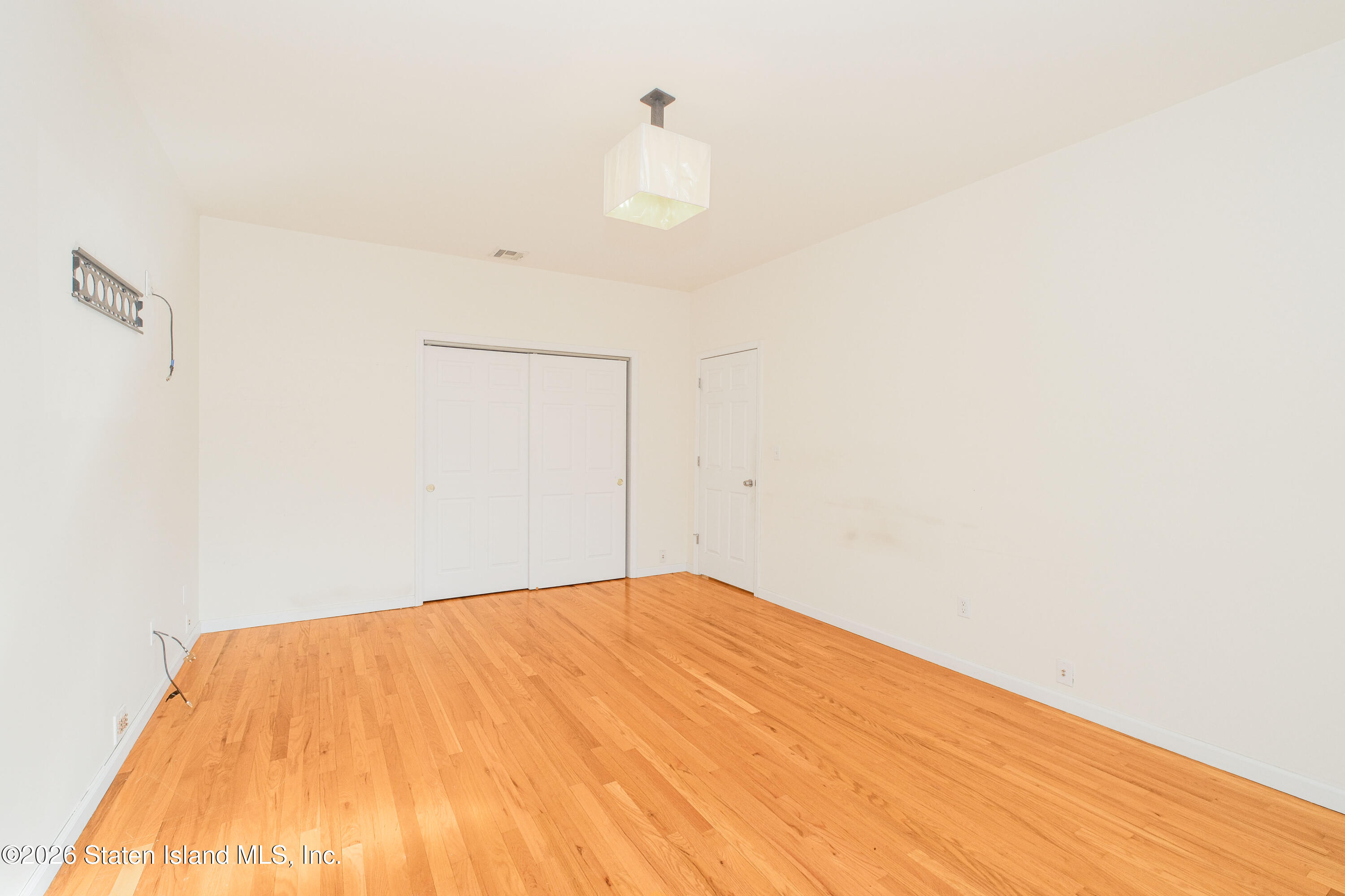 143 Wolverine Street Staten Island, NY 10306 - Photo 14 of 36 Photo Feb 27 2026, 10 18 38 PM
