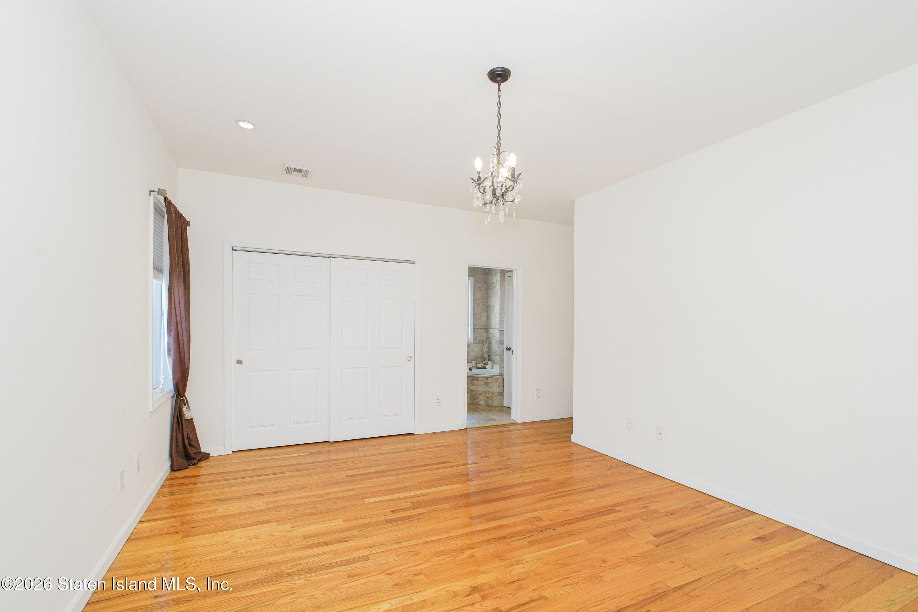 143 Wolverine Street Staten Island, NY 10306 - Photo 18 of 36 Photo Feb 27 2026, 10 21 57 PM