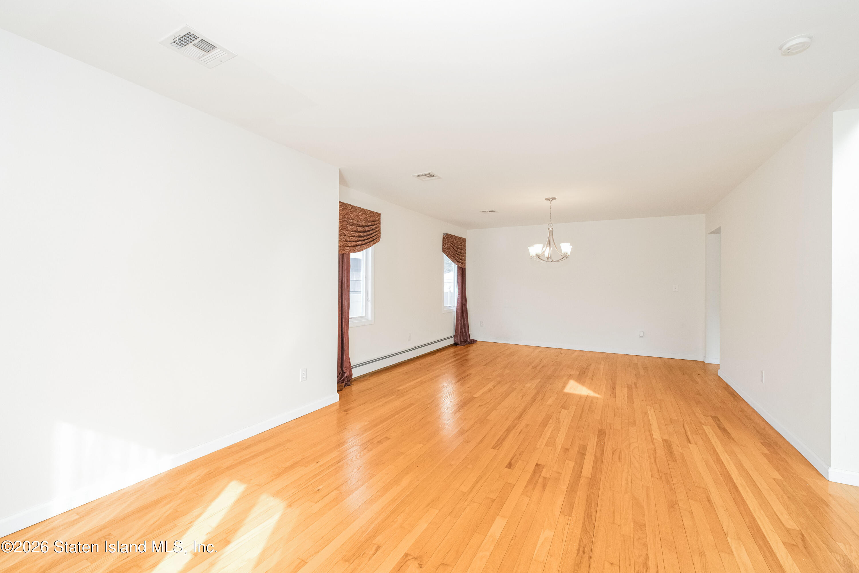 143 Wolverine Street Staten Island, NY 10306 - Photo 5 of 36 Photo Feb 27 2026, 9 58 43 PM