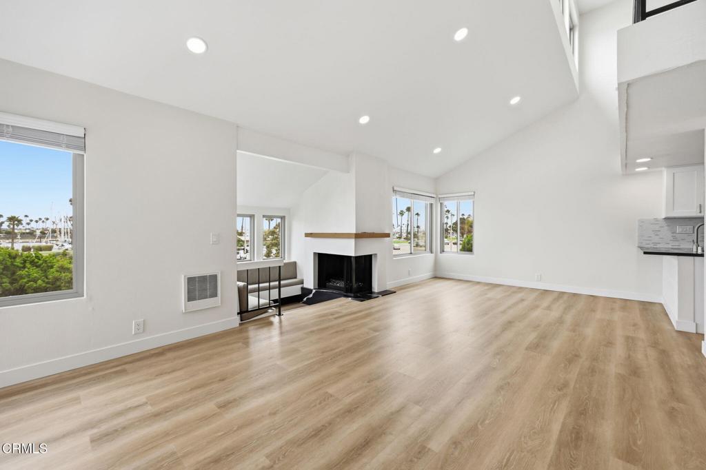 3664 Sunset Lane Oxnard, CA 93035 - Photo 7 of 58