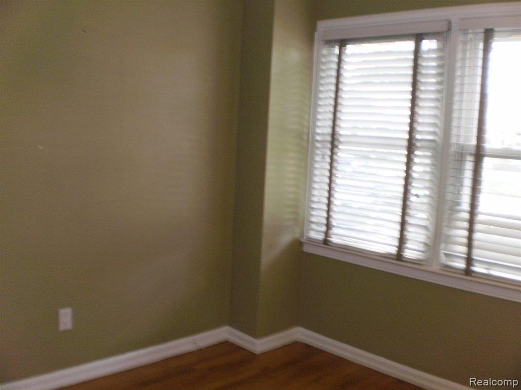 1210 Cambridge Road Berkley, MI 48072 - Photo 12 of 15 P7170862.JPG