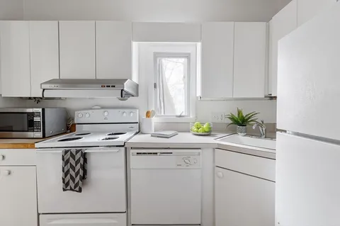 $1,100,000 | 352 Harvard Street, Unit 1C, Cambridge, MA 02138