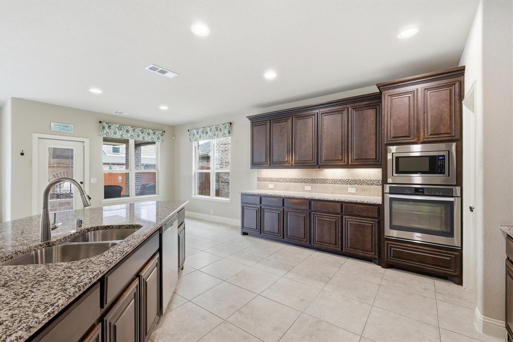 2739 Chimney Rock Road Burleson, TX 76028 - Photo 6 of 40