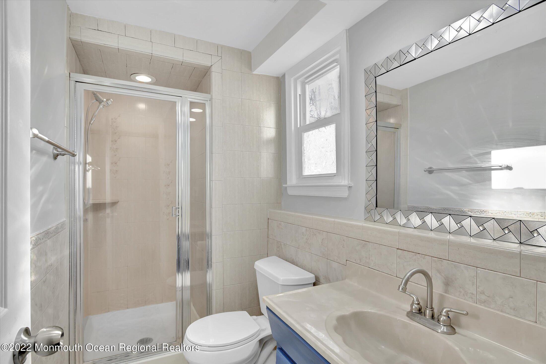 35 Holiday Road Manalapan, NJ 07726 - Photo 9 of 19 21-Bathroom