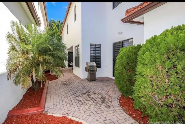 a house view with a outdoor space