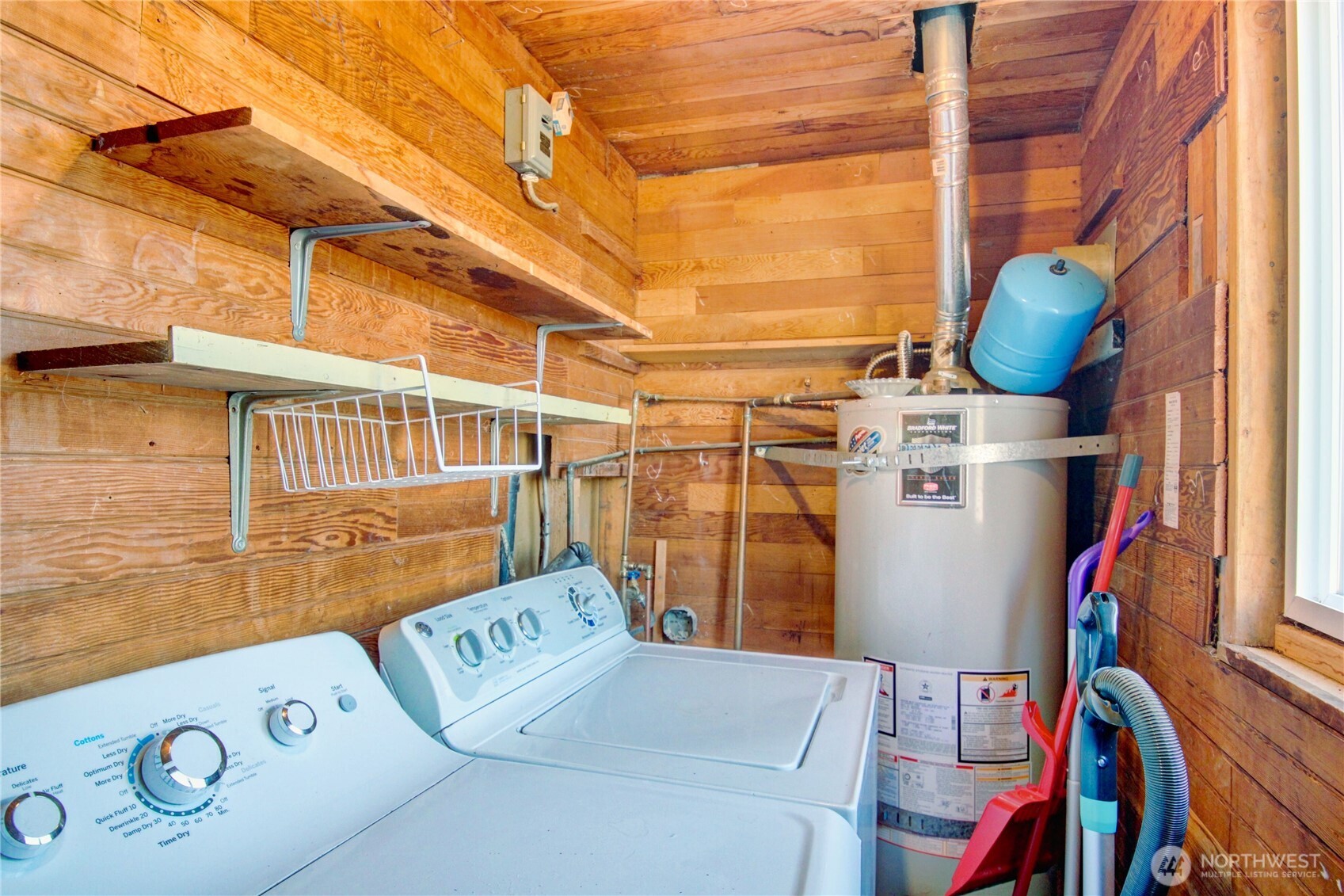 16027 West Division Street Mount Vernon, WA 98273 - Photo 14 of 36 a utility room with dryer and washer