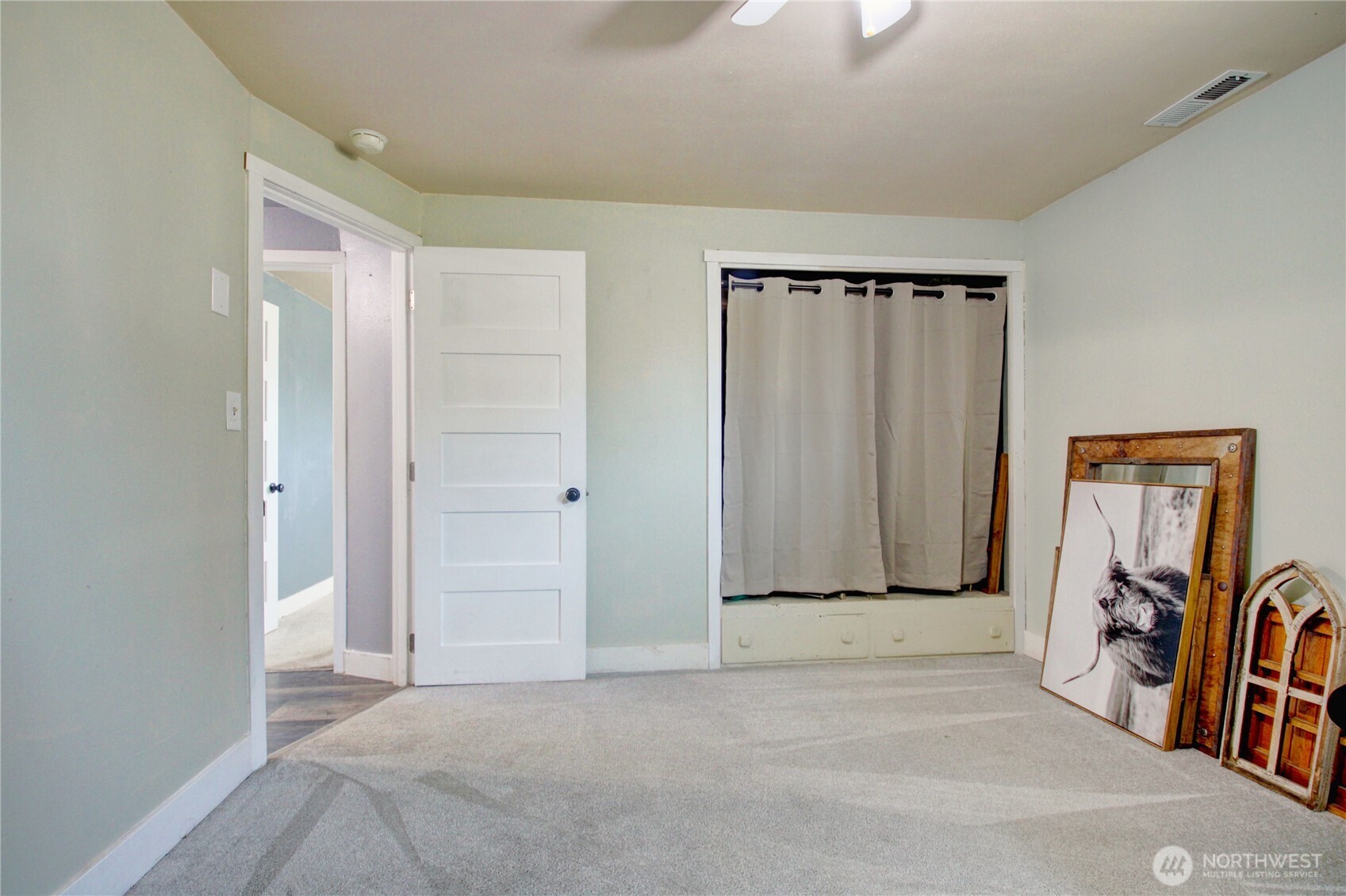 16027 West Division Street Mount Vernon, WA 98273 - Photo 19 of 36 a view of a room with sliding door