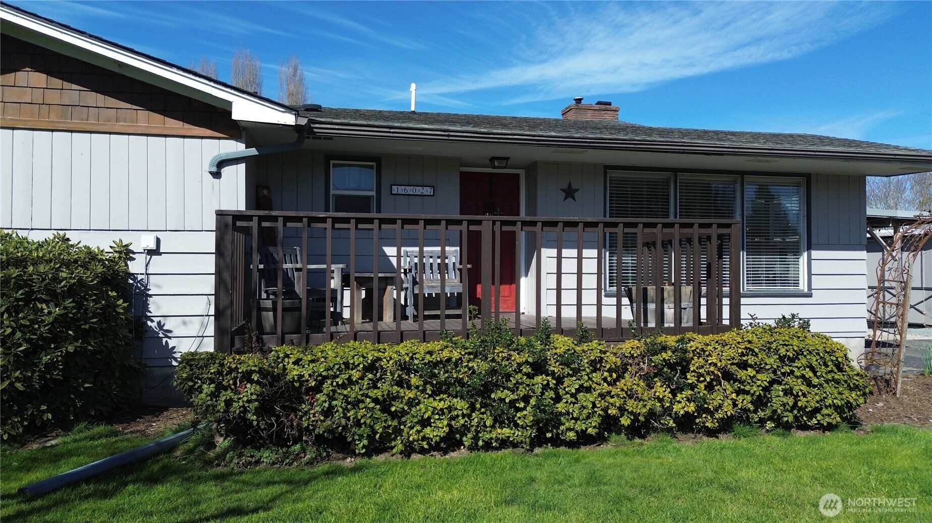 16027 West Division Street Mount Vernon, WA 98273 - Photo 2 of 36 front view of a house