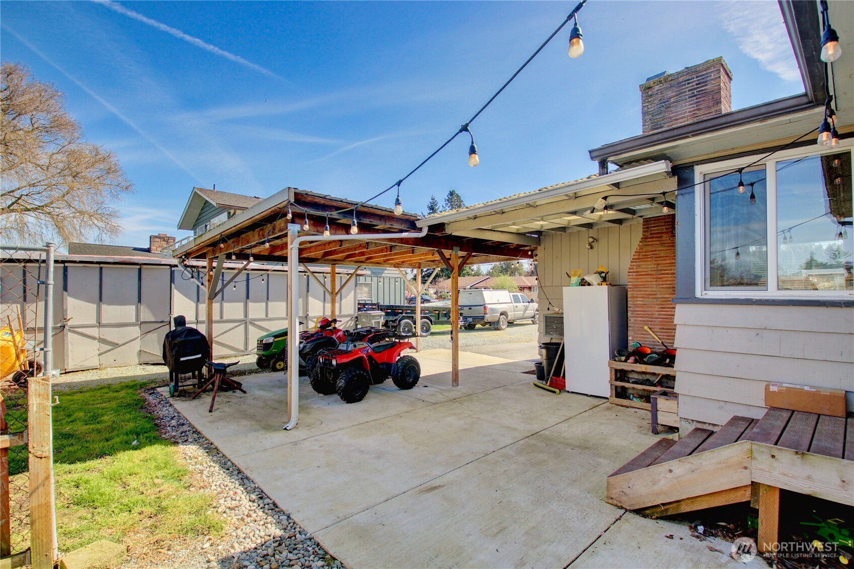 16027 West Division Street Mount Vernon, WA 98273 - Photo 21 of 36 a view of a chairs and tables in patio