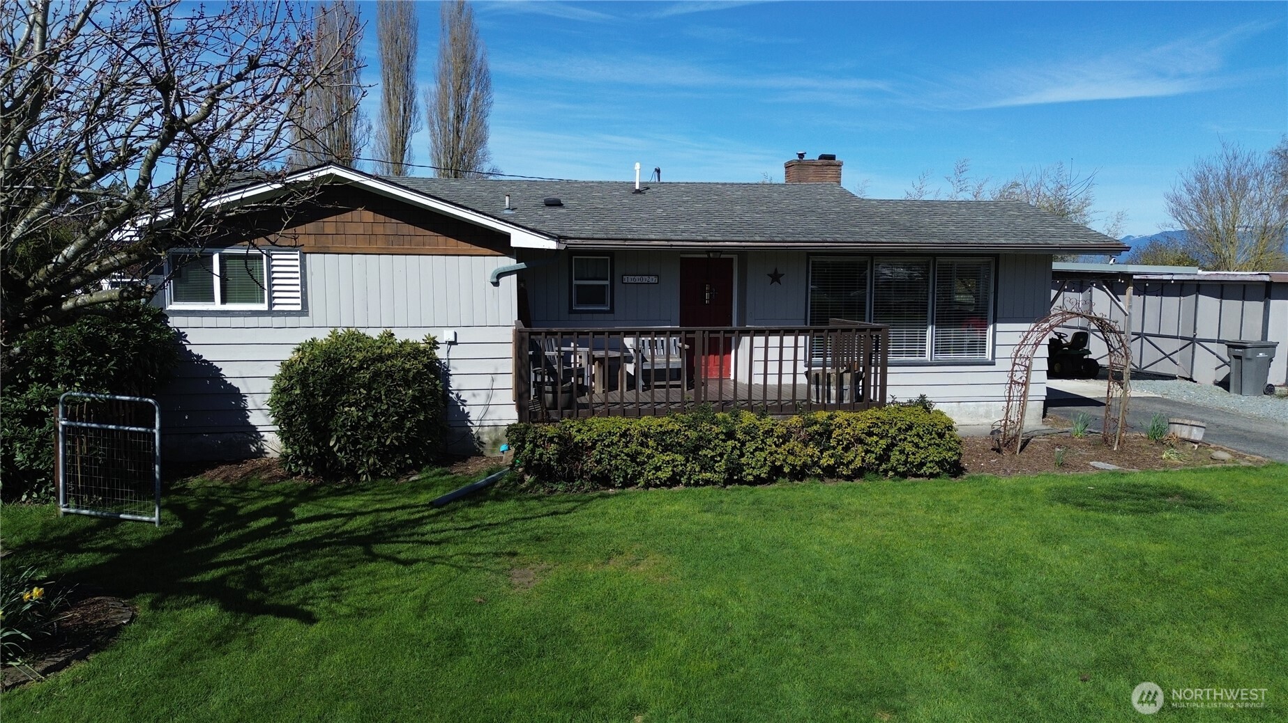 16027 West Division Street Mount Vernon, WA 98273 - Photo 23 of 36 a front view of a house with a garden