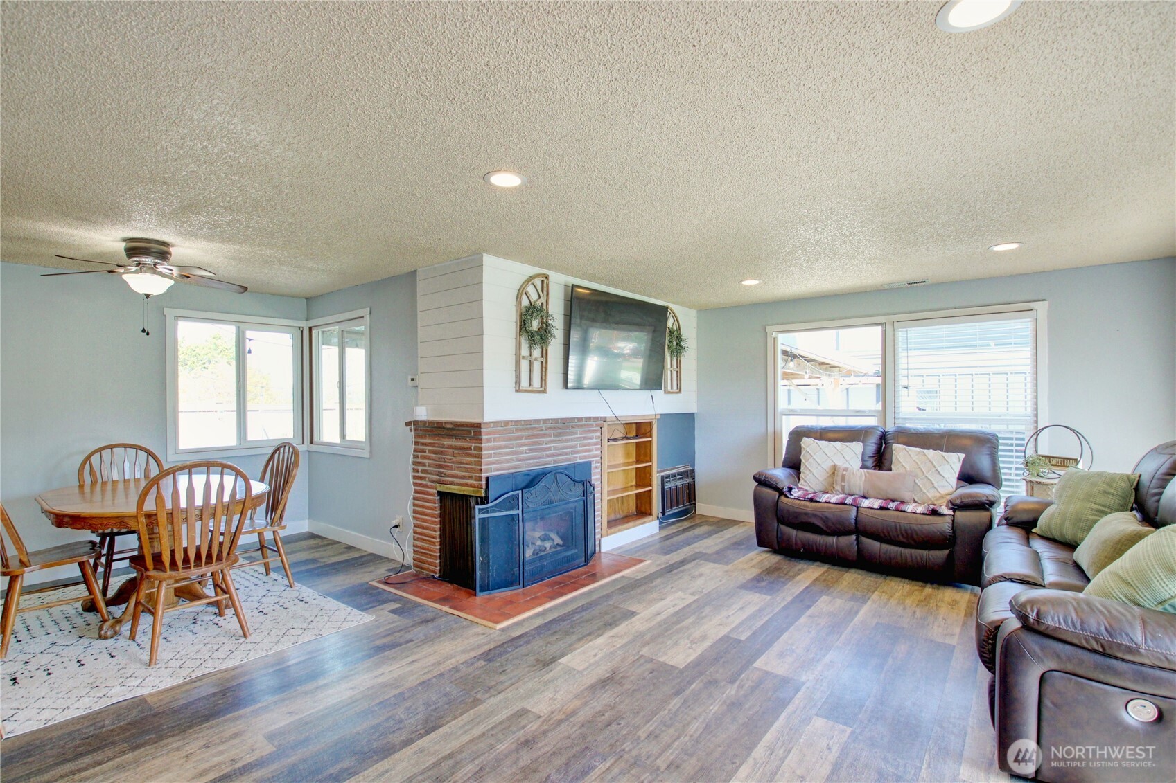 16027 West Division Street Mount Vernon, WA 98273 - Photo 6 of 36 a living room with furniture and a fireplace