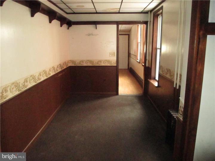 528 Locust Street Reading, PA 19604 - Photo 3 of 11 Gallery Image 3