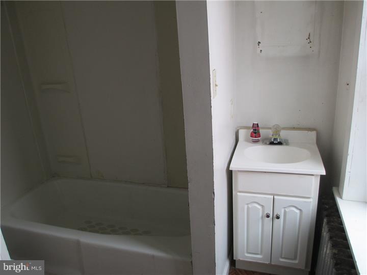 528 Locust Street Reading, PA 19604 - Photo 8 of 11 Gallery Image 8