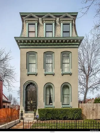 $889,000 | 1901 Hickory Street, St. Louis, MO 63104