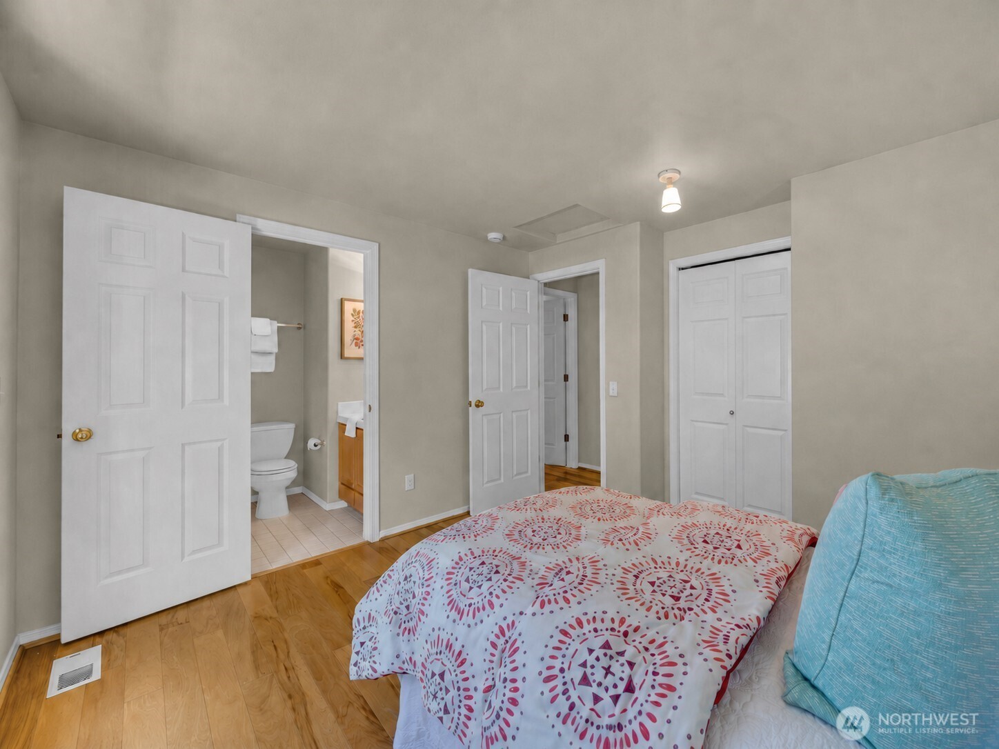 4720 Interlake Avenue North Seattle, WA 98103 - Photo 27 of 40