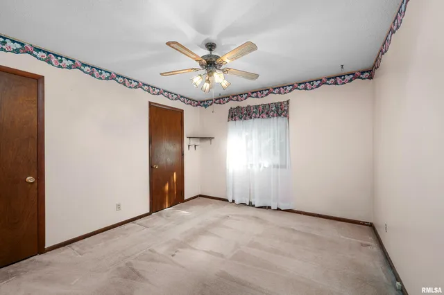 $150,000 | 1606 20th Avenue, Viola, IL 61486