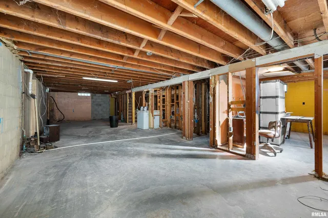 $150,000 | 1606 20th Avenue, Viola, IL 61486